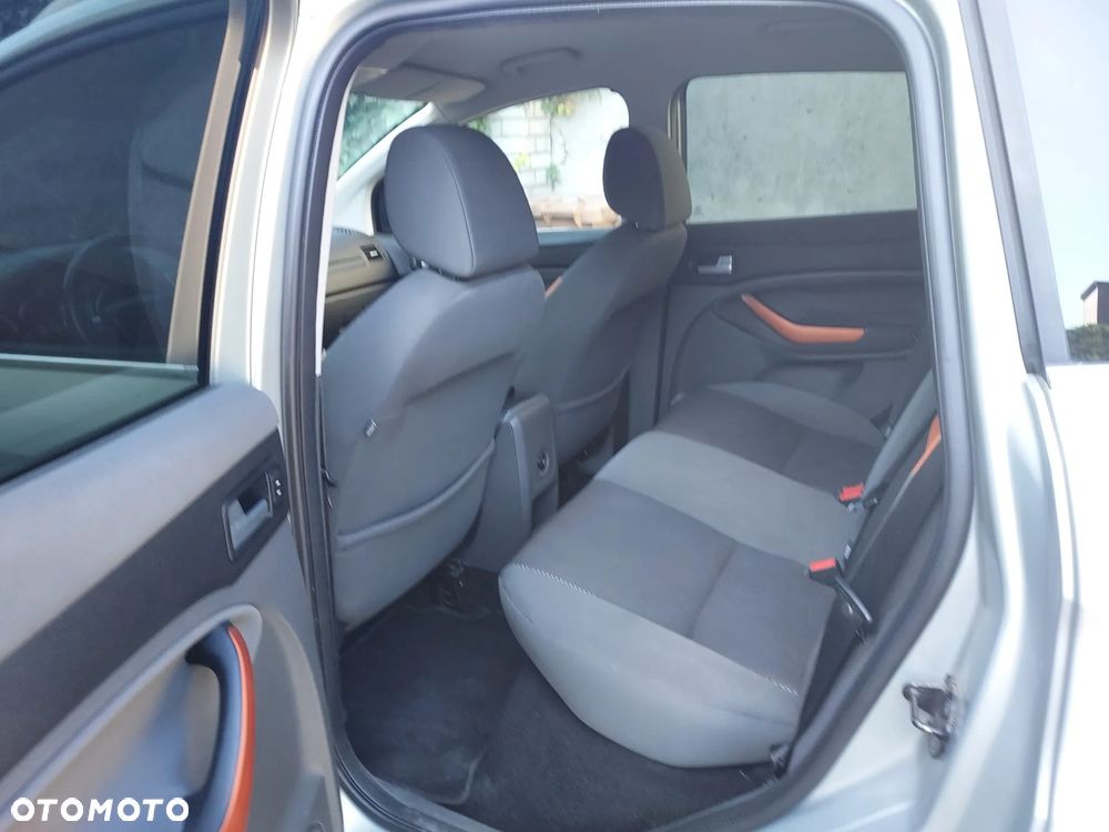 Ford Kuga 2.0 TDCi 2x4 Titanium - 10