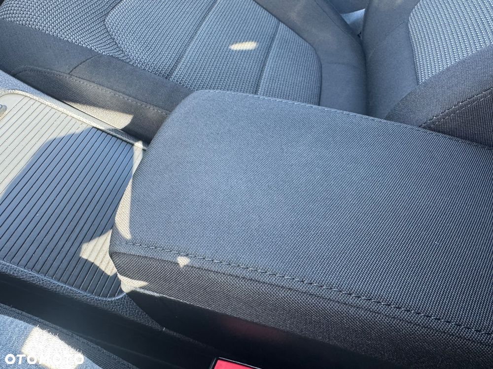 Volkswagen Passat 1.6 TDI Comfortline - 26