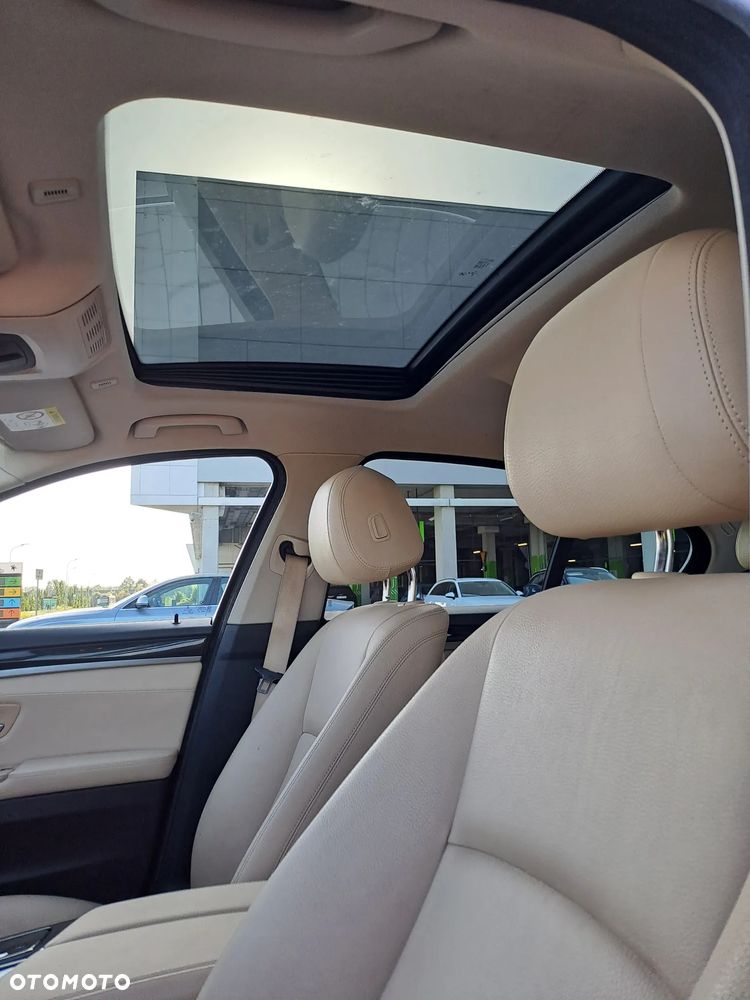 BMW Seria 5 520d xDrive - 10