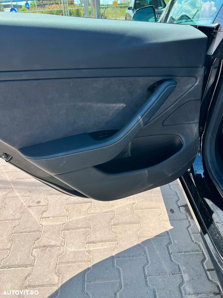 Tesla Model 3 - 10