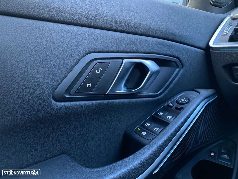 BMW 330 e Pack Desportivo M Auto - 15