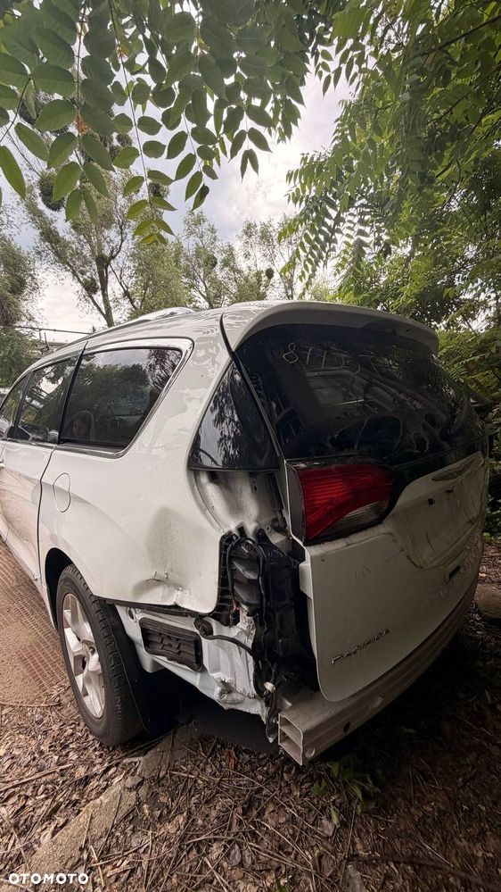 Chrysler Pacifica - 13