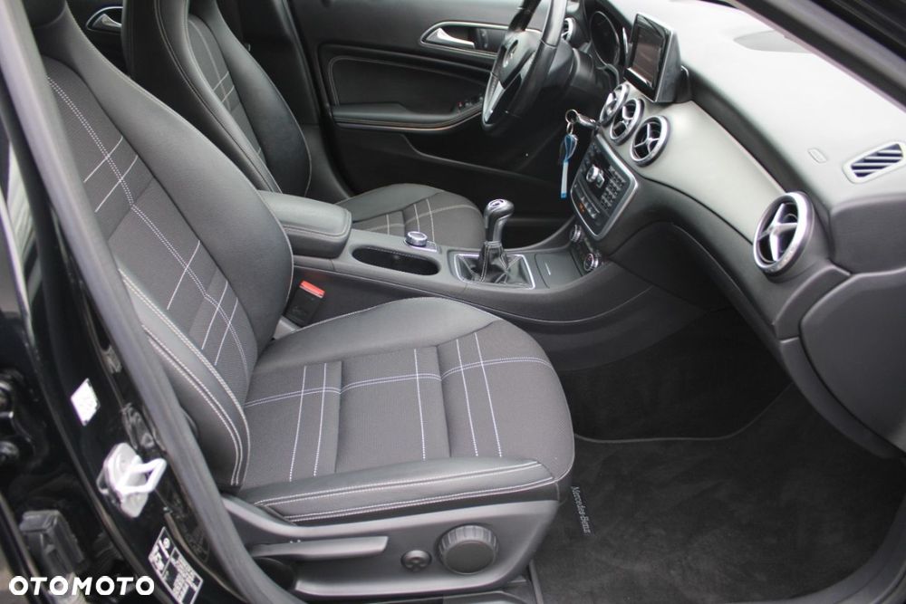 Mercedes-Benz GLA - 32