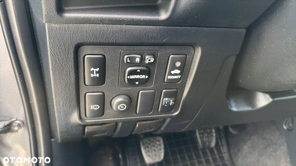 Toyota Hilux 4x4 Double Cab Life - 12