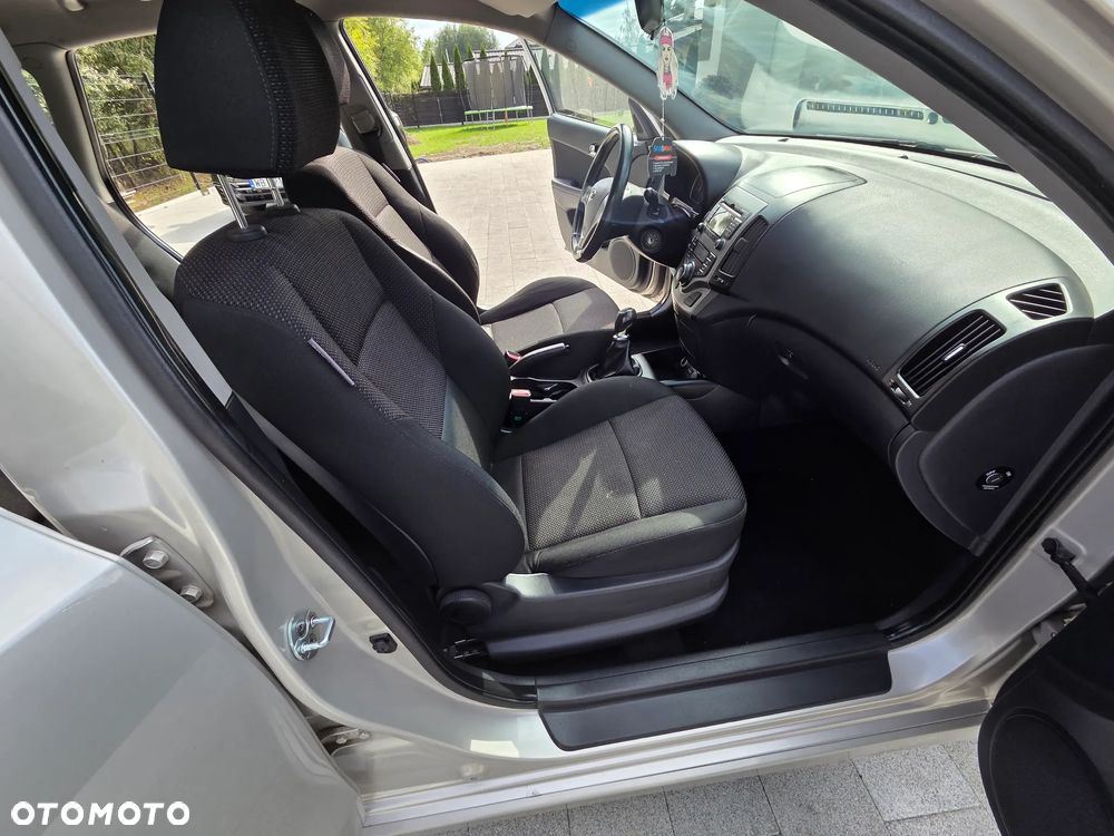 Hyundai i30 1.6 CRDi Comfort - 23