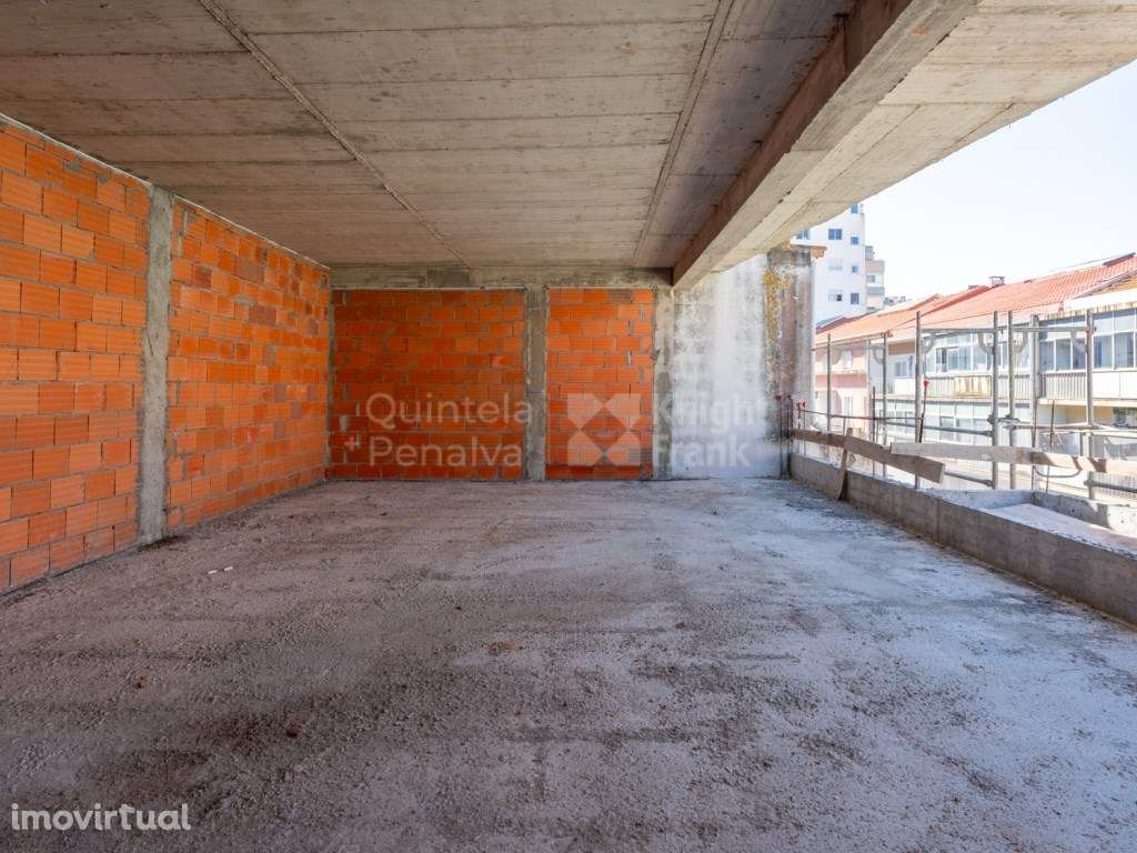 Apartamento T3 com garagem e terraço para venda em Cacilhas - Grande imagem: 5/37