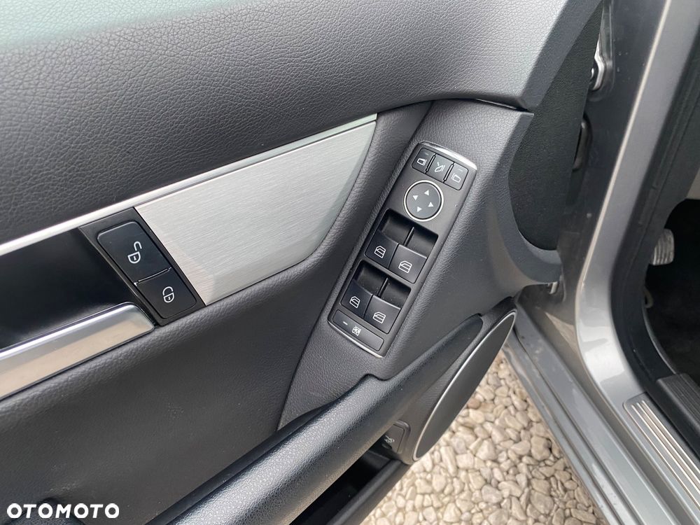 Mercedes-Benz Klasa C 180 CGI Automatik BlueEFFICIENCY Avantgarde - 22