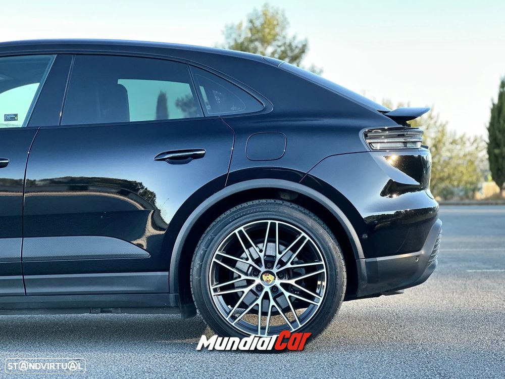 Porsche Macan Electric 4 - 18