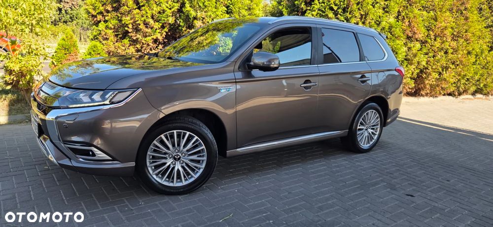 Mitsubishi Outlander 2.4 4WD Diamant+ - 5