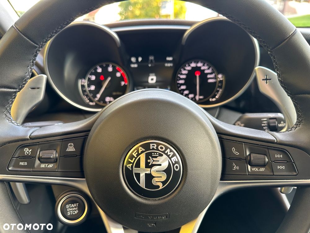 Alfa Romeo Giulia 2.0 Turbo 16V AT8 Veloce - 12