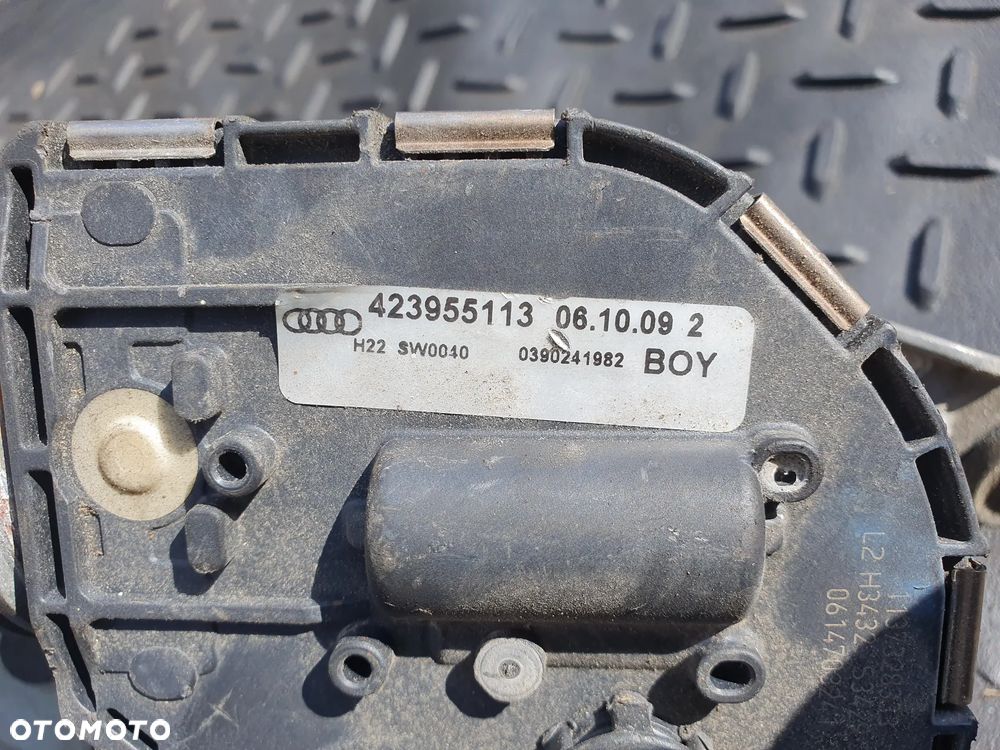 AUDI R8 SILNICZEK MECHANIZM WYCIERACZEK 423955113 0390241982 BOSCH ORYGINAŁ - 2