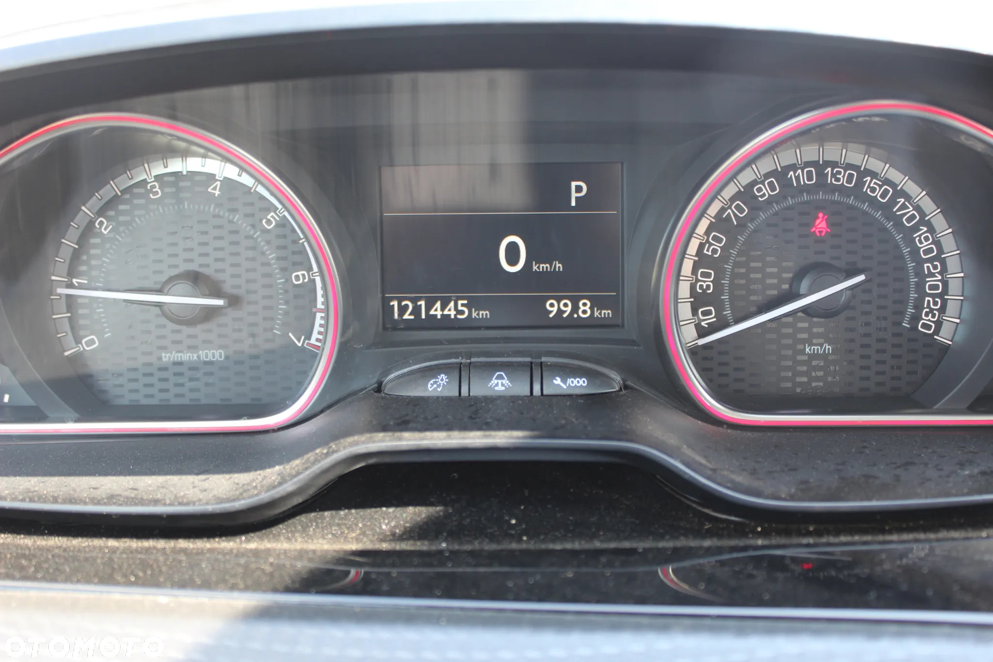 Peugeot 2008 1.2 Pure Tech Allure S&S EAT6 - 17