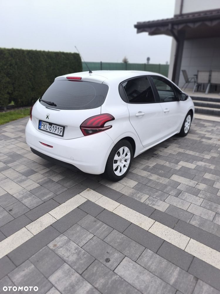Peugeot 208 - 1