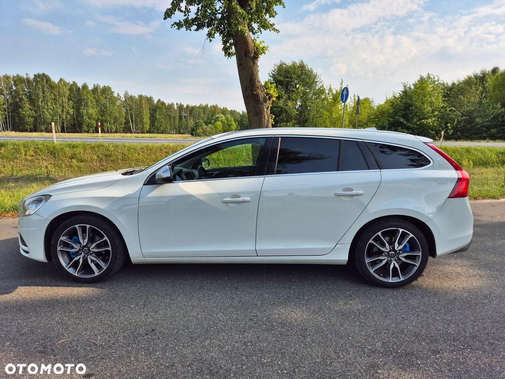 Volvo V60 D3 R-Design - 14