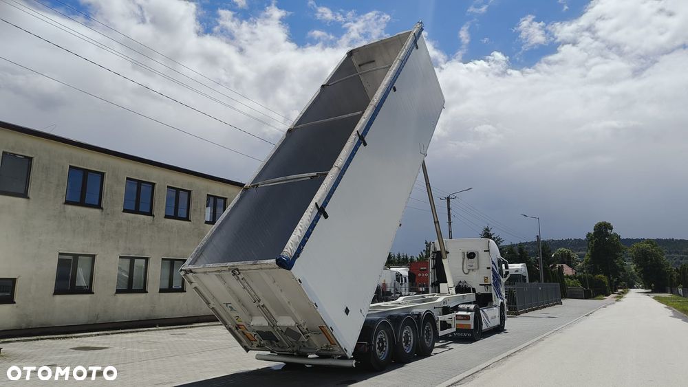 Benalu WYWROTKA 56m3 ALUMINIOWA / OSIE MERCEDES/OŚ PODNOSZONA / DRZWI / SZYBER ZBOŻOWY - 4