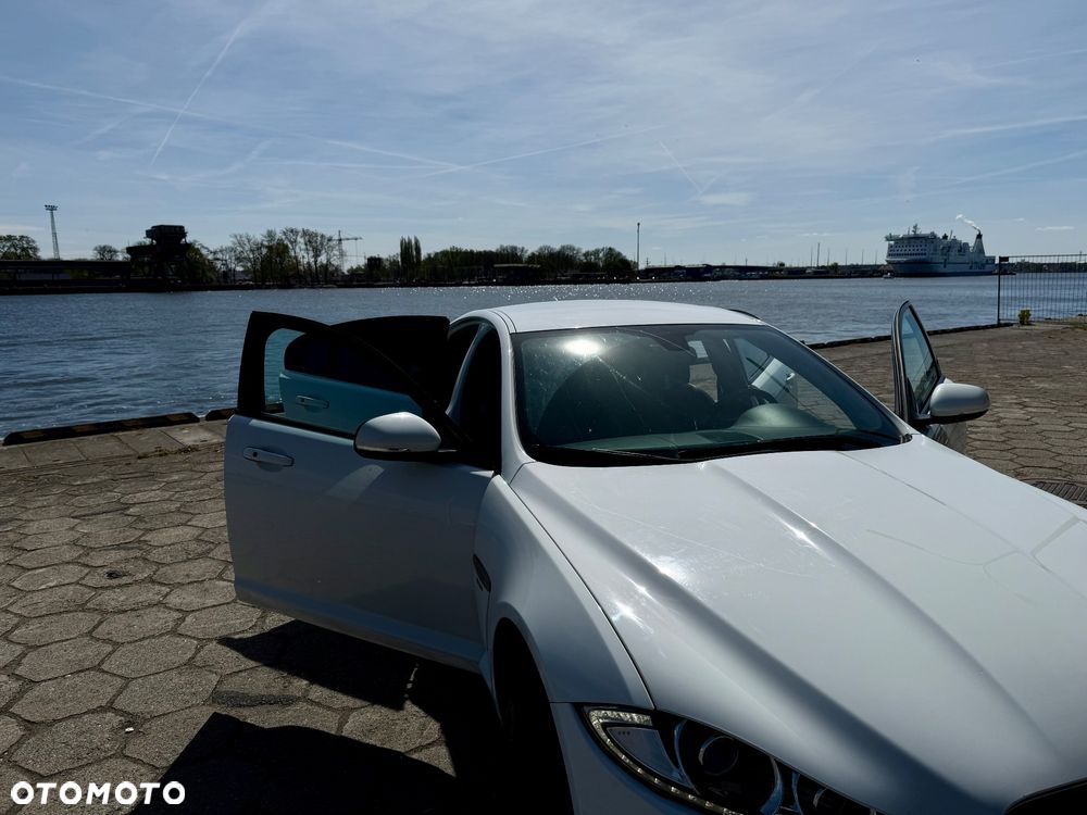Jaguar XF 2.2 D R-Sport - 13