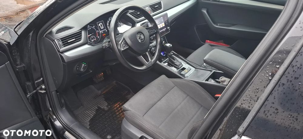 Skoda Superb 2.0 TDI Active DSG - 19