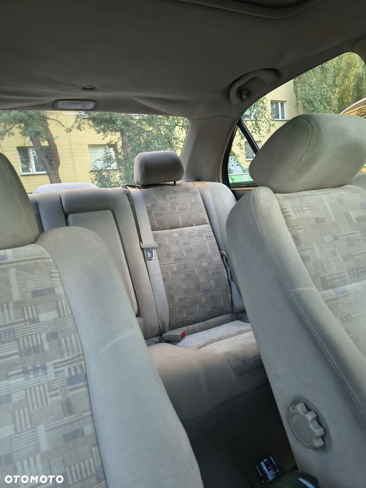 Honda Accord 2.0 ES - 18