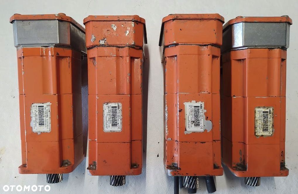 SILNIK SERVO MOTOR TYPE B YASKAWA 3HAC17346-1/00 /01 - 1