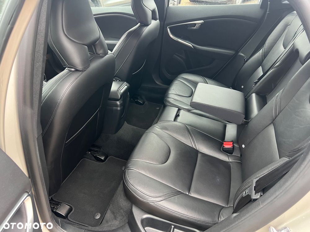Volvo V40 D3 Momentum - 6