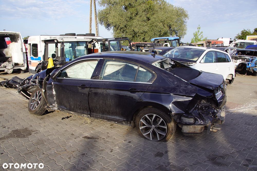 Auto na części - Volkswagen Passat B8 1.8 TSI 180 KM CJSC QTQ LC9X 2016R Silnik Skrzynia Drzwi Lusterko Szyba Lampa Deska Kokpit Sterownik Moduł Licznik Wyświetlacz Kierownica Panel - 3