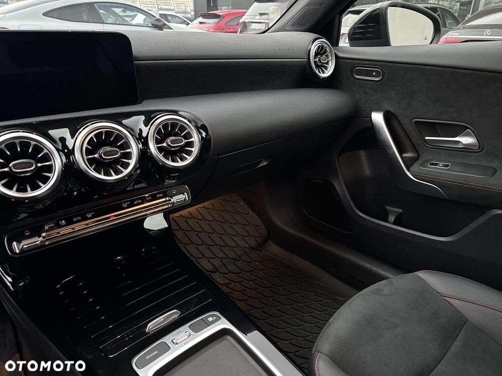 Mercedes-Benz Klasa A 220 4-Matic AMG Line 7G-DCT - 22