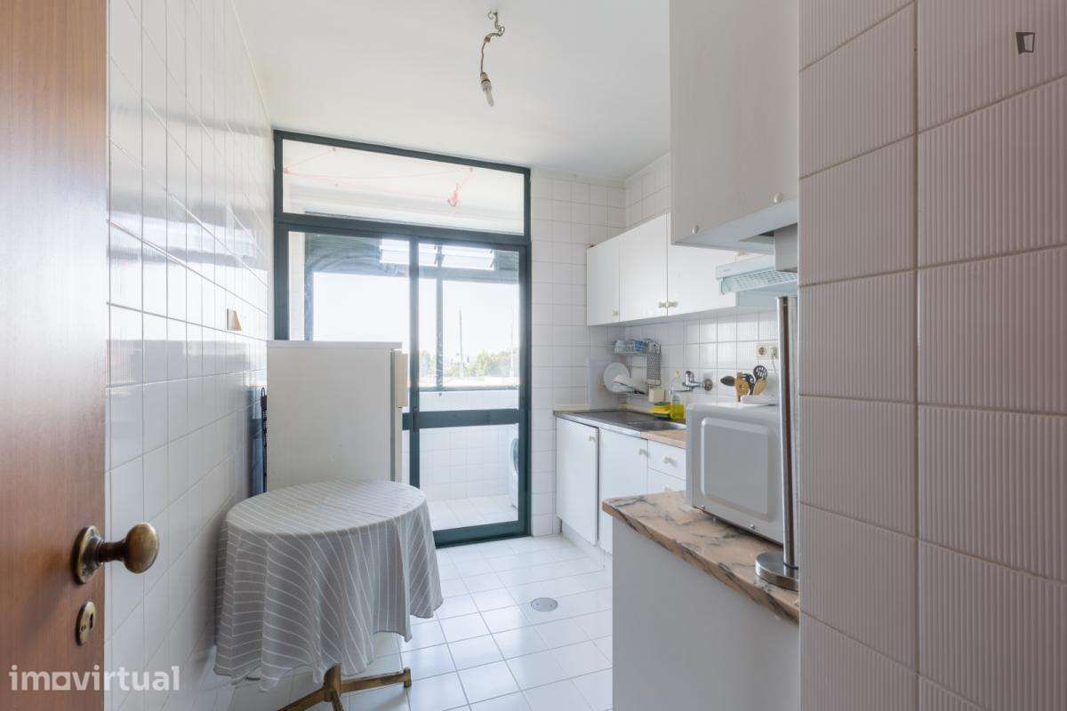 Quarto - localizado em Pedrouços Porto - Grande imagem: 5/21