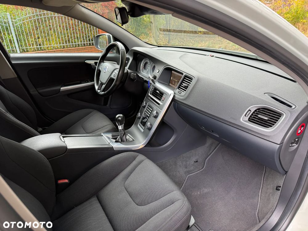 Volvo V60 D3 Momentum - 32