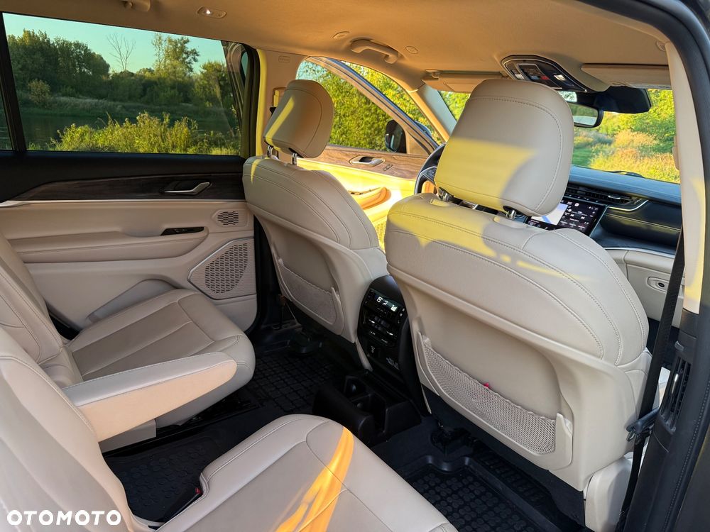 Jeep Grand Cherokee - 20