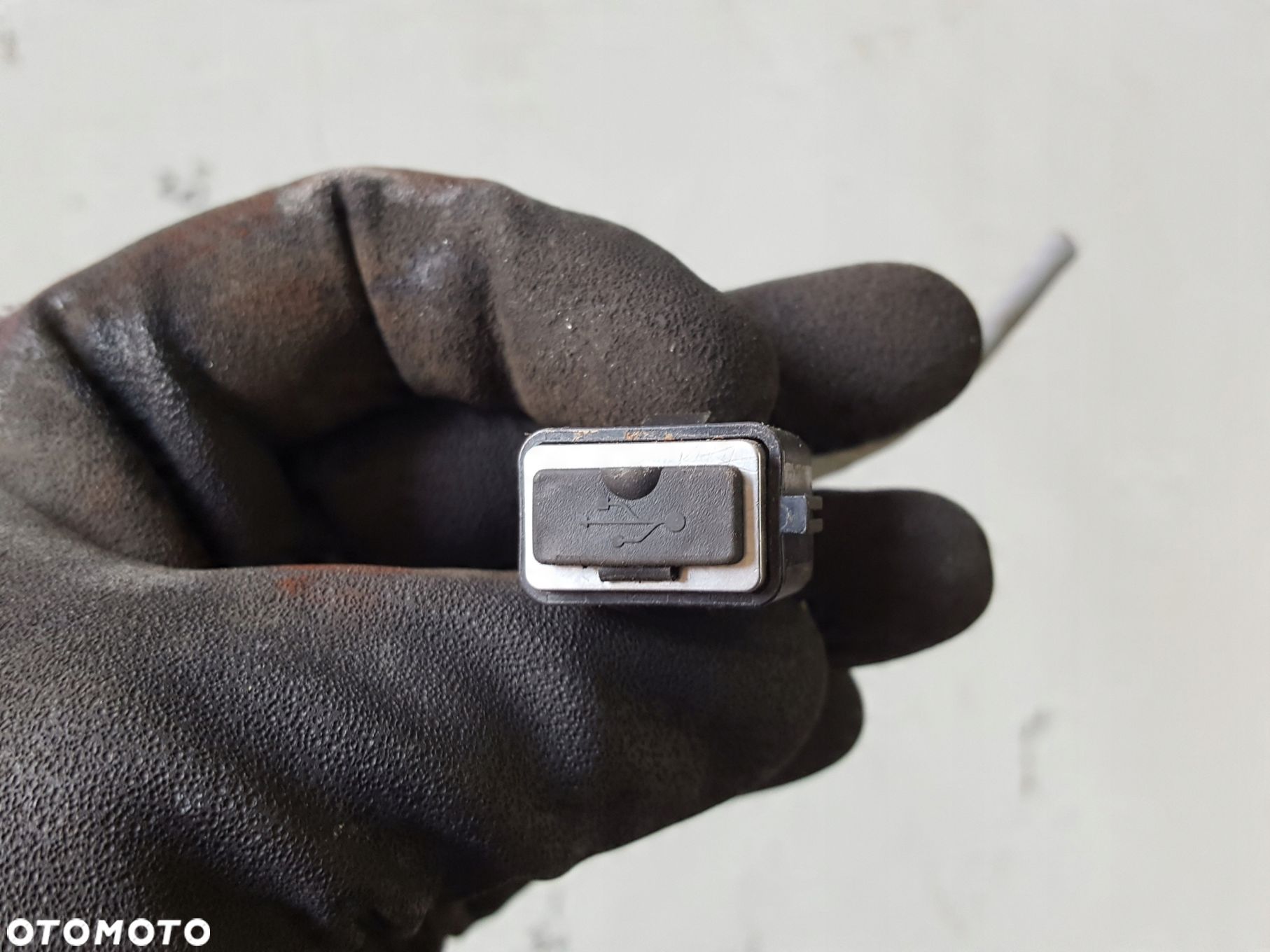 VOLVO XC60 I 08-13r GNIAZDO ŁĄCZE USB - 1