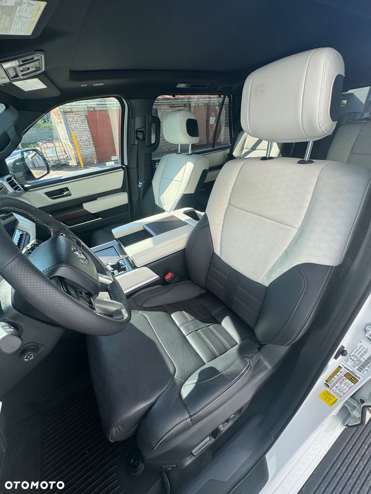 Toyota Sequoia - 19