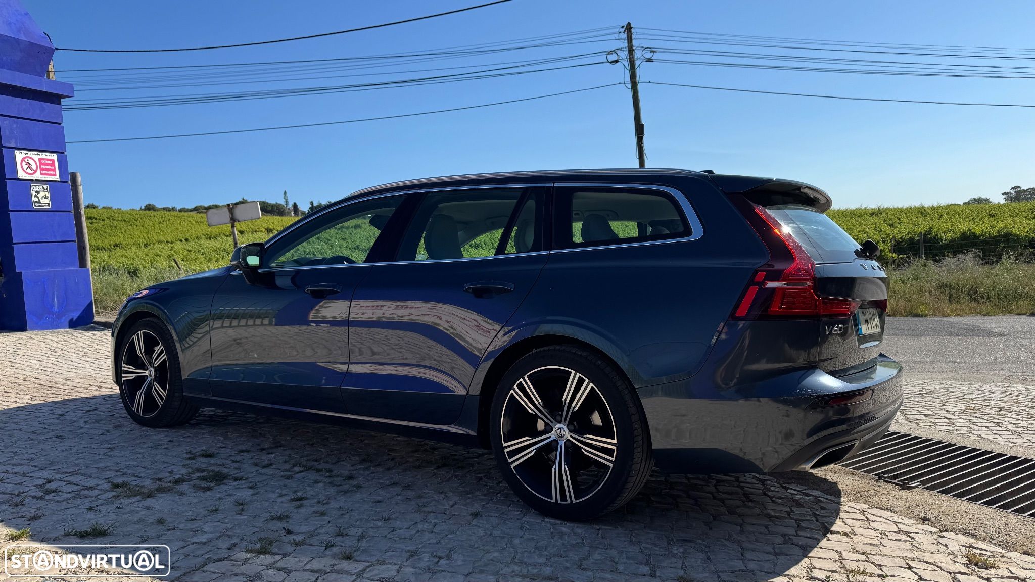 Volvo V60 2.0 D4 R-Design Geartronic - 1