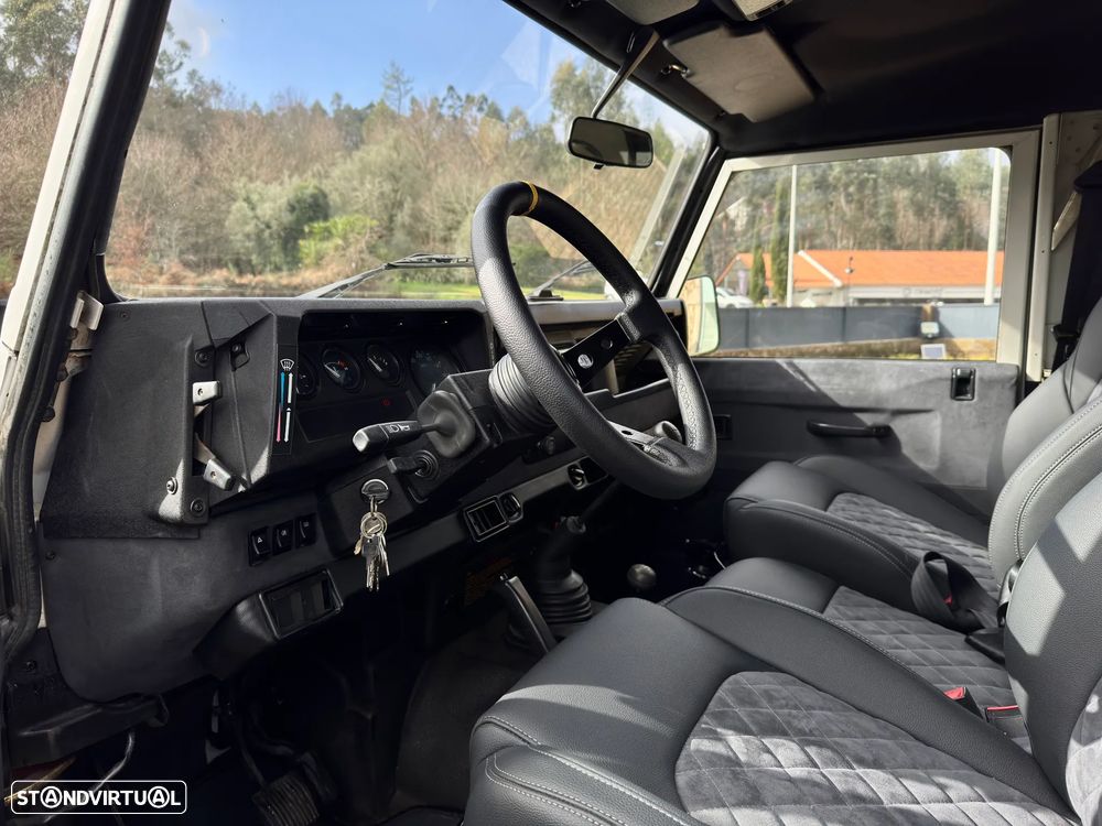 Land Rover Defender 90 2.5 TD5 Metal Top - 9