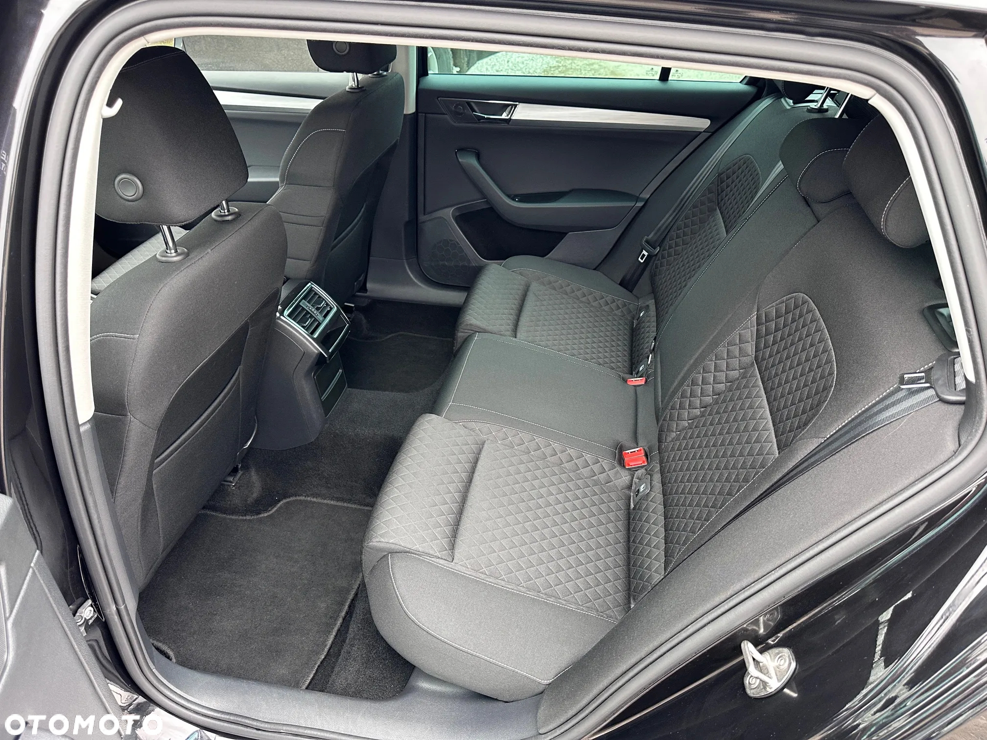 Skoda Superb 2.0 TDI SCR Ambition DSG - 31