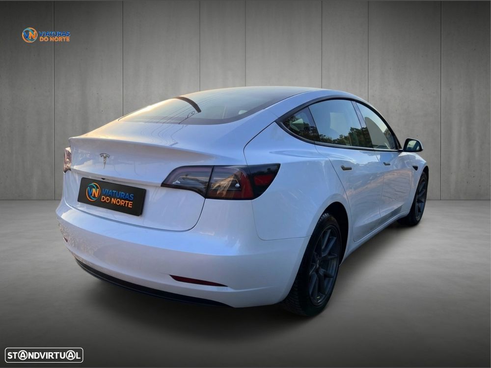 Tesla Model 3 - 4