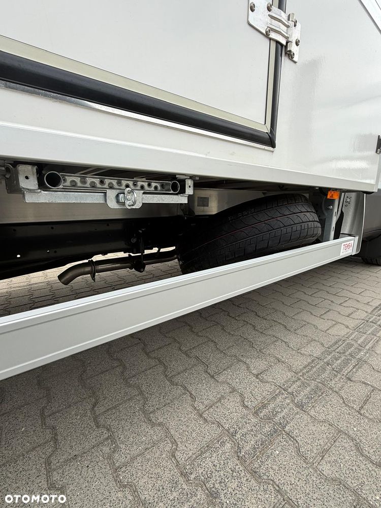 Iveco WYPRZEDAŻ ROKU ! GOTOWIEC OD RĘKI - BOGATE WYPOSAŻENIE DLA KIEROWCY - 19