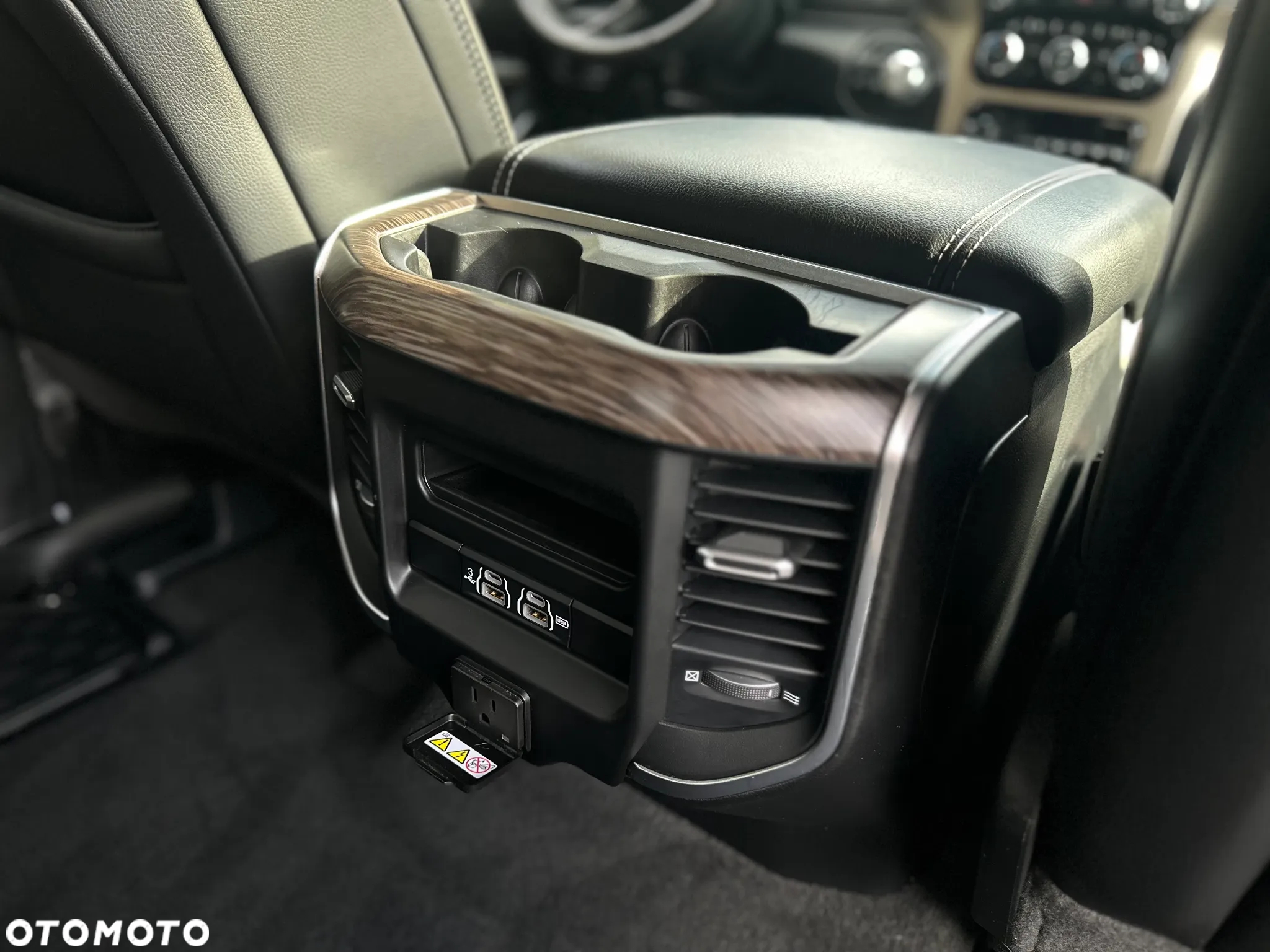 RAM 1500 Crew Cab Laramie - 11