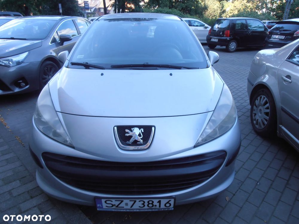 Peugeot 207 - 1