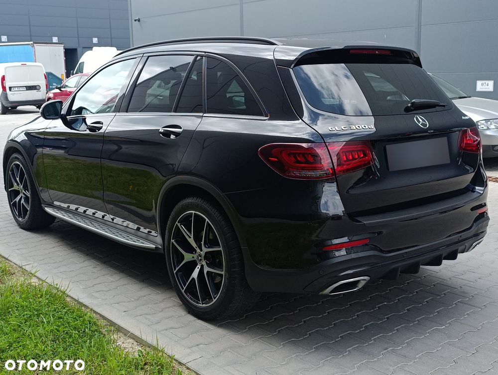 Mercedes-Benz GLC 300 d 4-Matic - 11