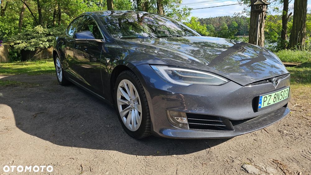 Tesla Model S - 35