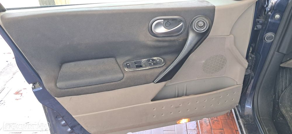 Renault Mégane 1.5 dCi Confort Authentique - 4