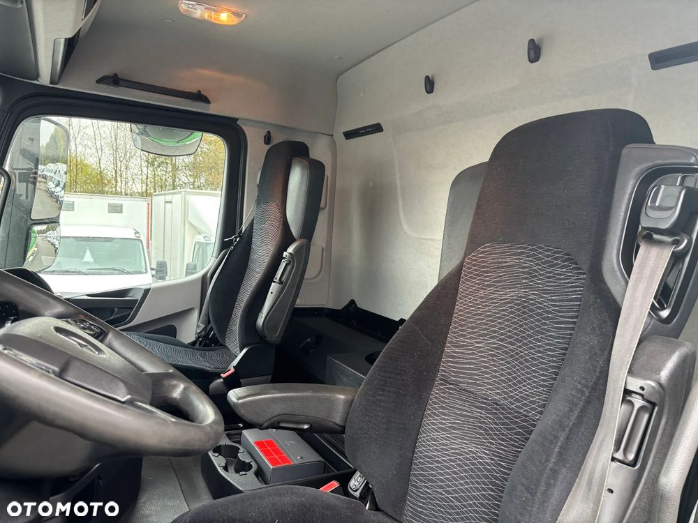 Mercedes-Benz ACTROS - 11