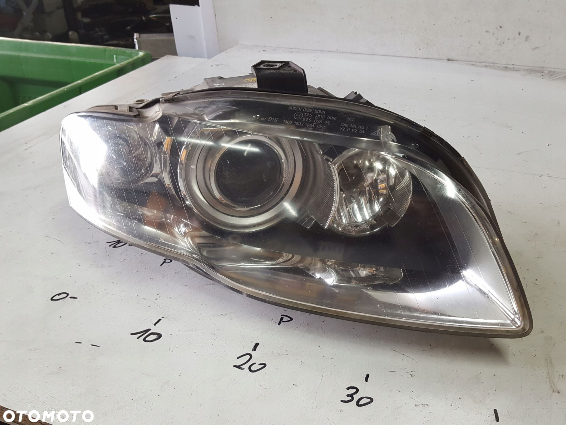 AUDI A4 B7 04-07r LAMPA BI-XENON PRAWA PRZÓD ANGLIK - 3