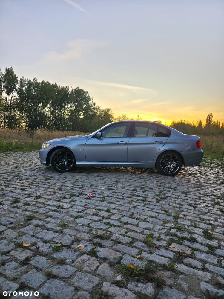 BMW Seria 3 320i - 4