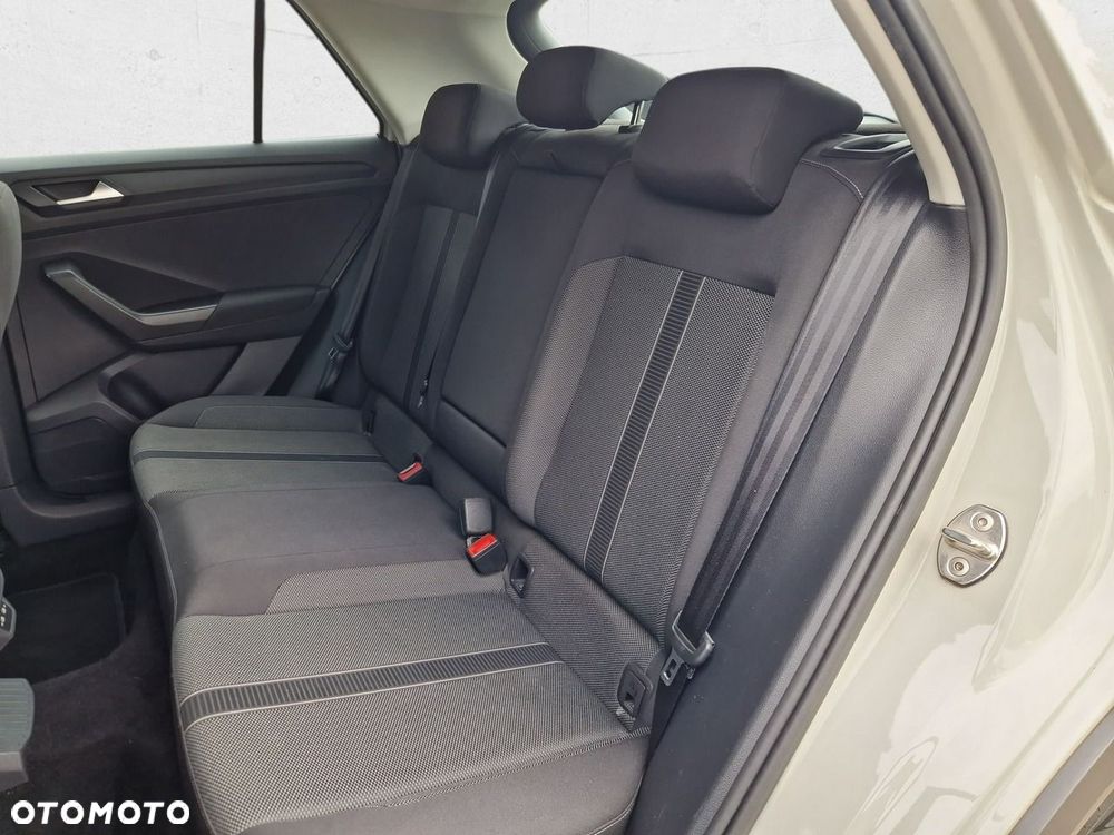 Volkswagen T-Roc - 14