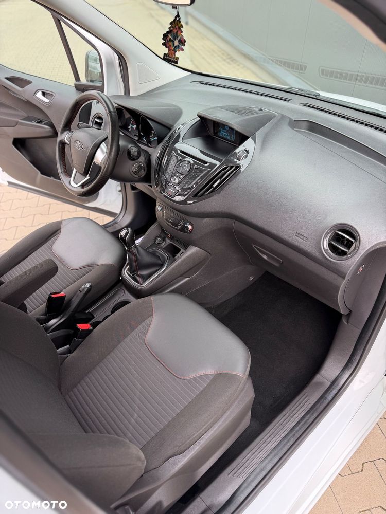 Ford Tourneo Courier 1.0 EcoBoost Titanium - 22