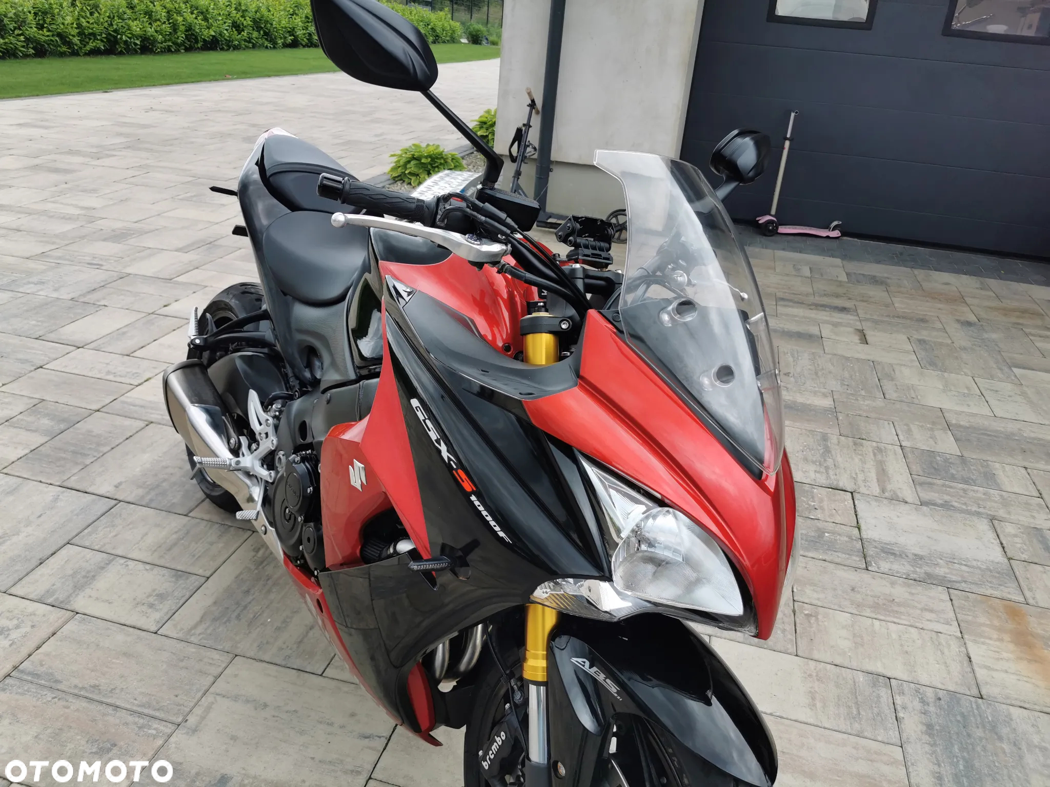 Suzuki GSX - 23