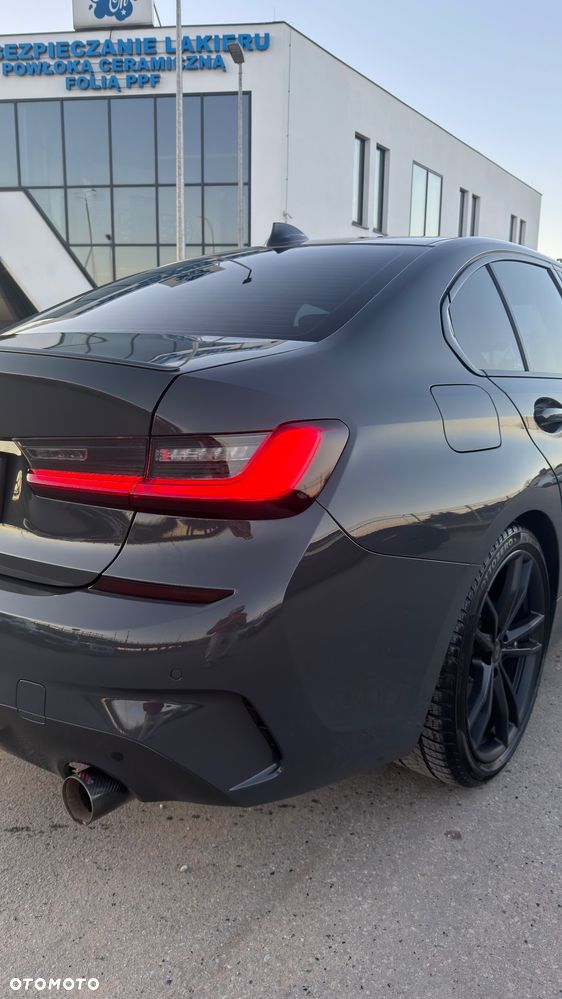 BMW Seria 3 330i xDrive - 25