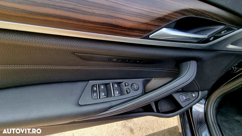 BMW Seria 5 530e Aut. Luxury Line - 33