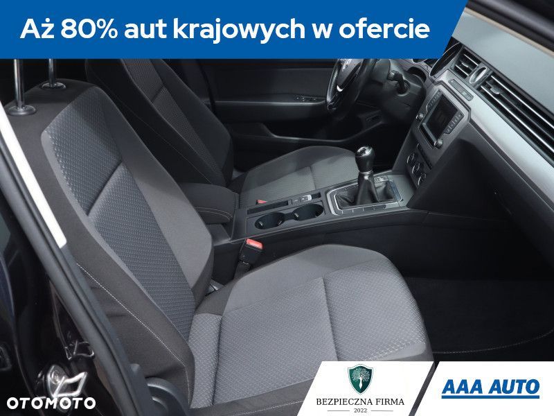 Volkswagen Passat - 11